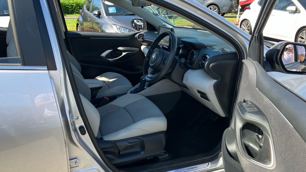 Toyota Yaris 1.5 Hybrid Excel 5dr CVT Hybrid Hatchback - Image 12