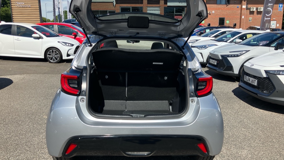 Toyota Yaris 1.5 Hybrid Excel 5dr CVT Hybrid Hatchback - Image 13