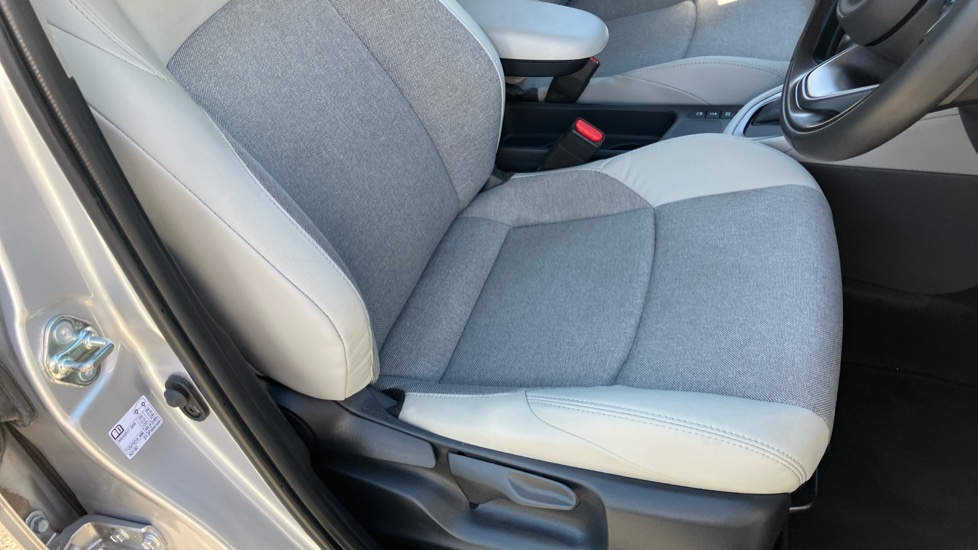 Toyota Yaris 1.5 Hybrid Excel 5dr CVT Hybrid Hatchback - Image 17