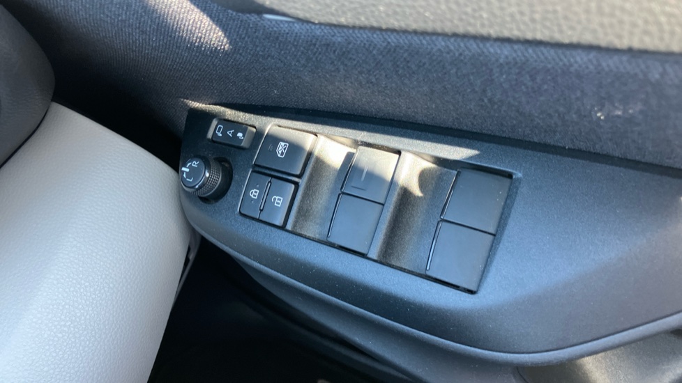 Toyota Yaris 1.5 Hybrid Excel 5dr CVT Hybrid Hatchback - Image 33