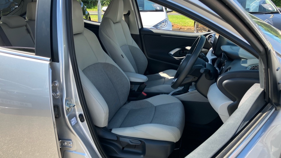 Toyota Yaris 1.5 Hybrid Excel 5dr CVT Hybrid Hatchback - Image 61