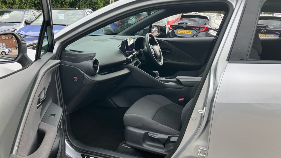 Toyota C-HR 2.0 PHEV Design 5dr CVT Hatchback - Image 5
