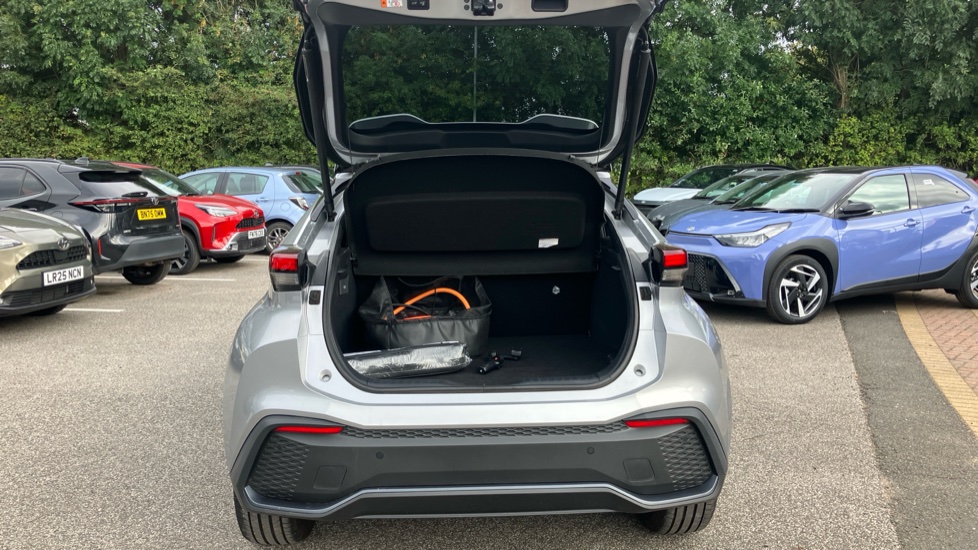 Toyota C-HR 2.0 PHEV Design 5dr CVT Hatchback - Image 13