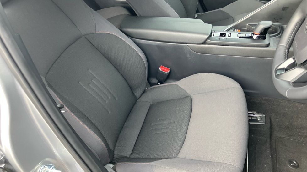 Toyota C-HR 2.0 PHEV Design 5dr CVT Hatchback - Image 17