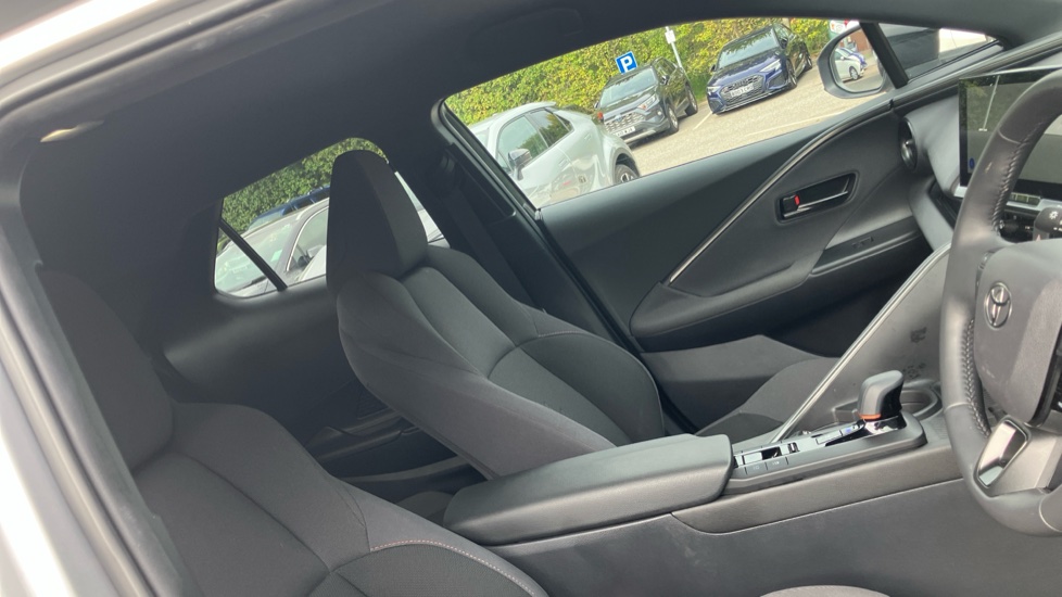 Toyota C-HR 2.0 PHEV Design 5dr CVT Hatchback - Image 19