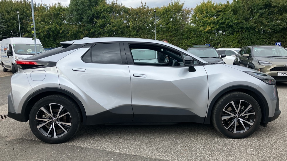 Toyota C-HR 2.0 PHEV Design 5dr CVT Hatchback - Image 23