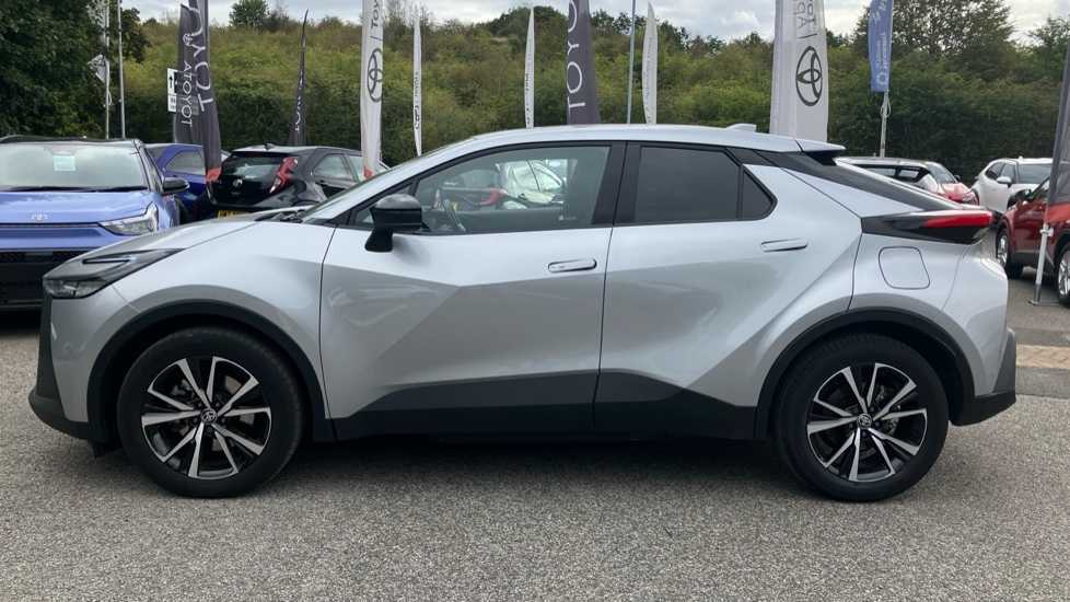 Toyota C-HR 2.0 PHEV Design 5dr CVT Hatchback - Image 24