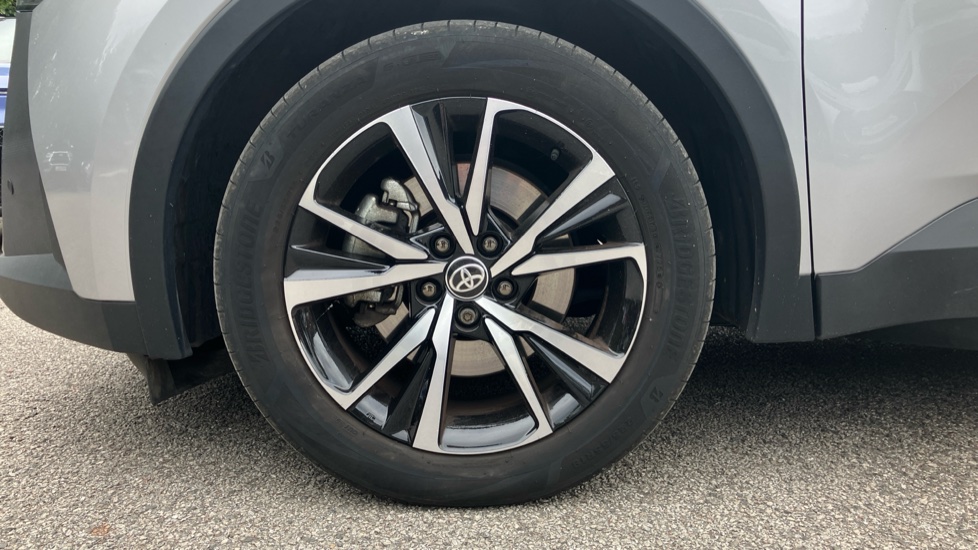 Toyota C-HR 2.0 PHEV Design 5dr CVT Hatchback - Image 25