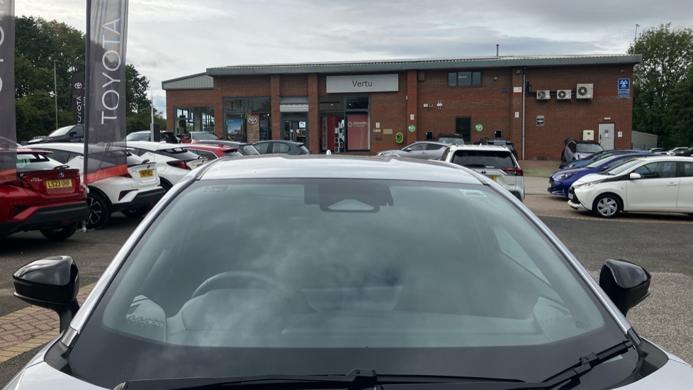 Toyota C-HR 2.0 PHEV Design 5dr CVT Hatchback - Image 29
