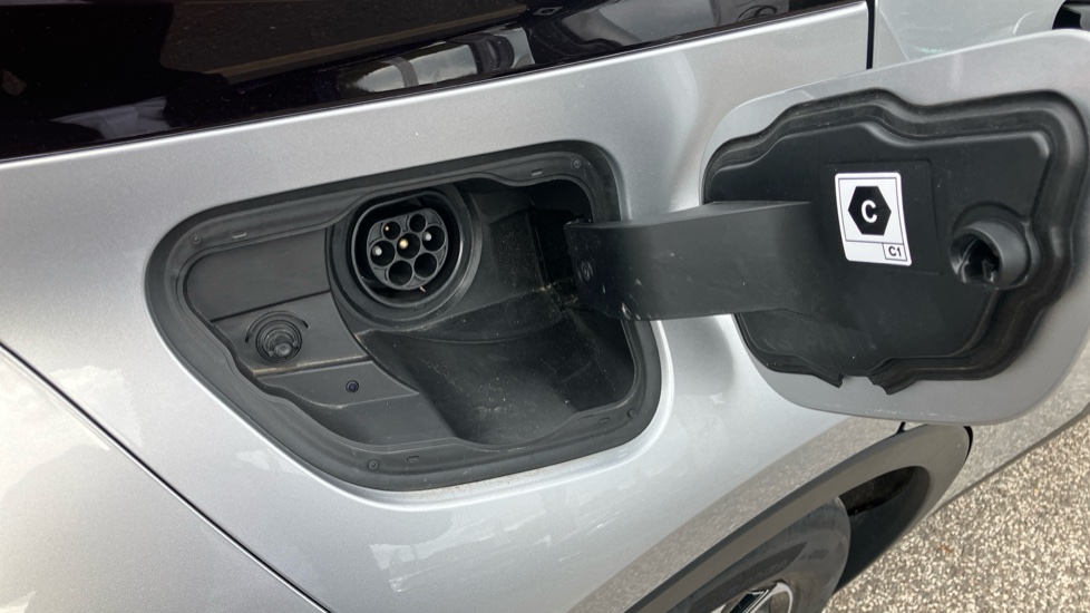 Toyota C-HR 2.0 PHEV Design 5dr CVT Hatchback - Image 35
