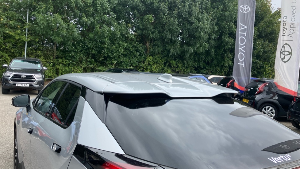 Toyota C-HR 2.0 PHEV Design 5dr CVT Hatchback - Image 36