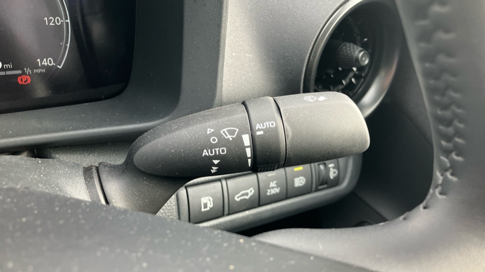 Toyota C-HR 2.0 PHEV Design 5dr CVT Hatchback - Image 38