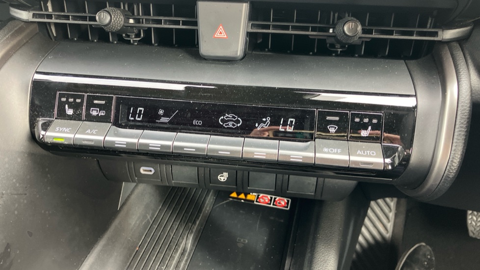 Toyota C-HR 2.0 PHEV Design 5dr CVT Hatchback - Image 39