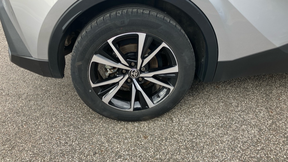 Toyota C-HR 2.0 PHEV Design 5dr CVT Hatchback - Image 61