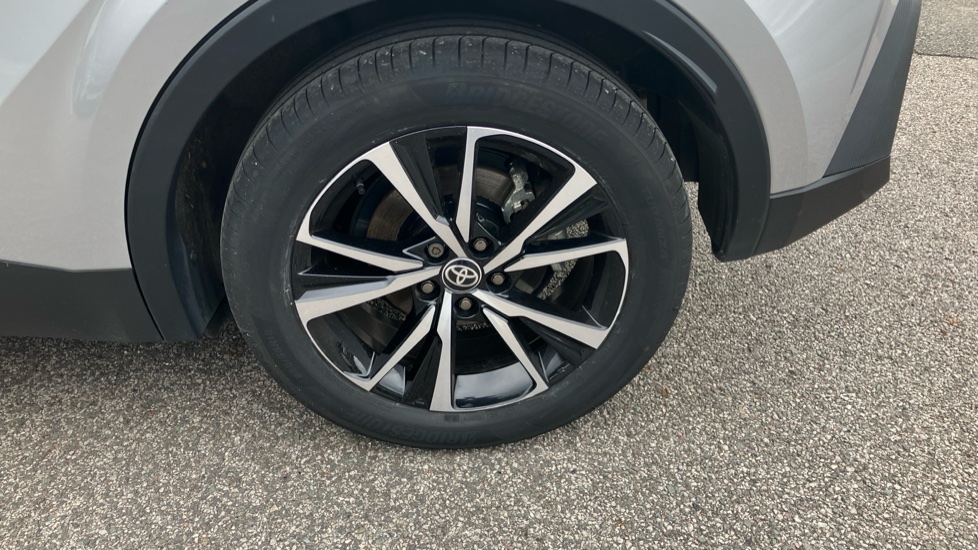 Toyota C-HR 2.0 PHEV Design 5dr CVT Hatchback - Image 62