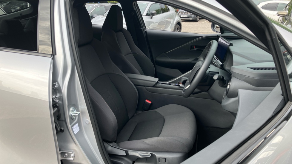 Toyota C-HR 2.0 PHEV Design 5dr CVT Hatchback - Image 65