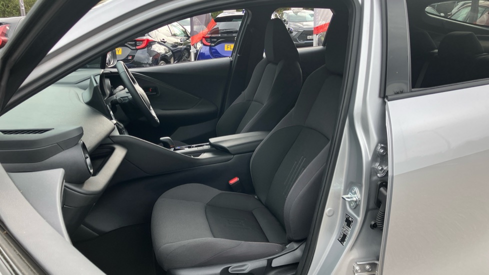 Toyota C-HR 2.0 PHEV Design 5dr CVT Hatchback - Image 69