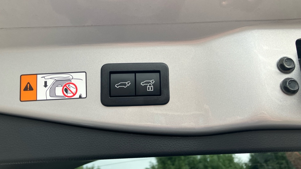 Toyota C-HR 2.0 PHEV Design 5dr CVT Hatchback - Image 71