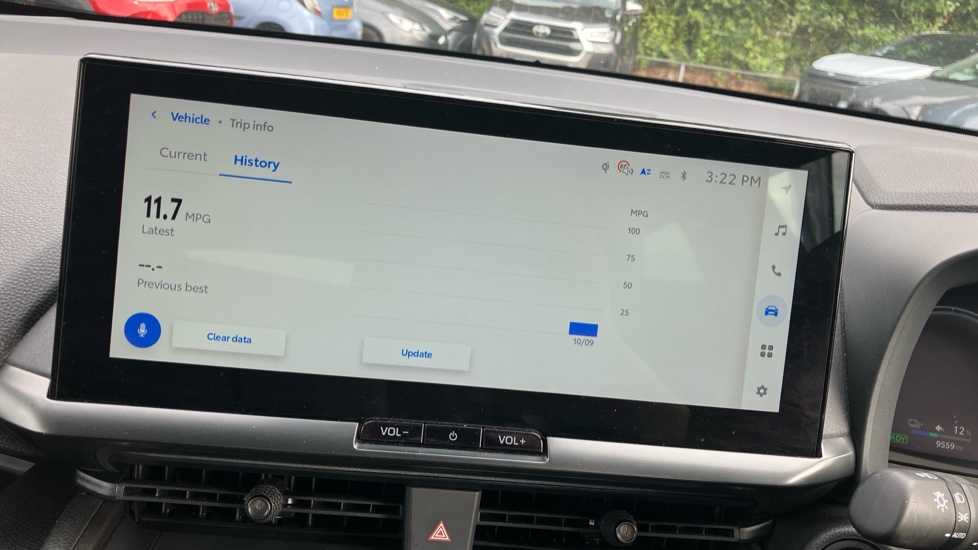 Toyota C-HR 2.0 PHEV Design 5dr CVT Hatchback - Image 78