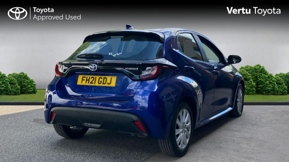 Toyota Yaris 1.5 Hybrid Icon 5dr CVT Hybrid Hatchback - Image 2