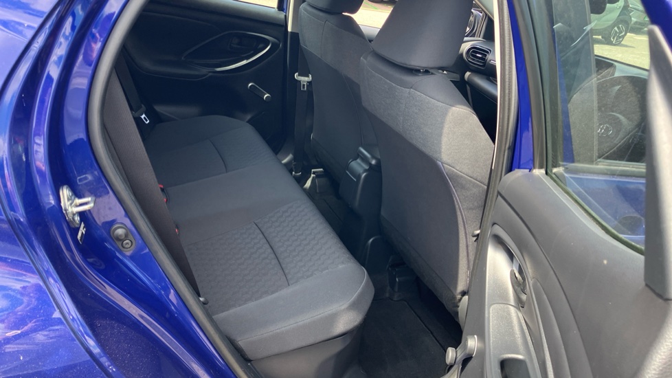 Toyota Yaris 1.5 Hybrid Icon 5dr CVT Hybrid Hatchback - Image 8