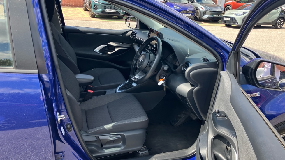 Toyota Yaris 1.5 Hybrid Icon 5dr CVT Hybrid Hatchback - Image 12