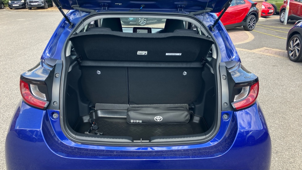 Toyota Yaris 1.5 Hybrid Icon 5dr CVT Hybrid Hatchback - Image 13