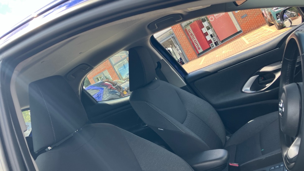 Toyota Yaris 1.5 Hybrid Icon 5dr CVT Hybrid Hatchback - Image 19