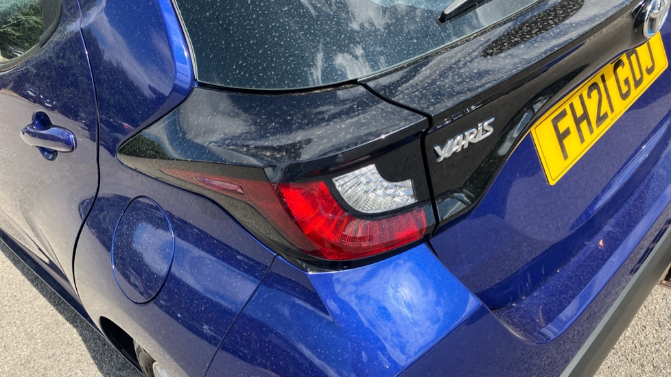 Toyota Yaris 1.5 Hybrid Icon 5dr CVT Hybrid Hatchback - Image 21