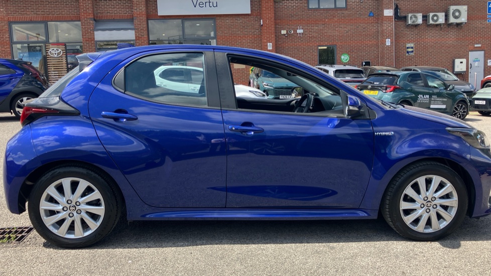 Toyota Yaris 1.5 Hybrid Icon 5dr CVT Hybrid Hatchback - Image 23