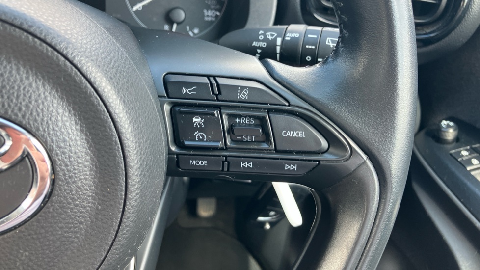 Toyota Yaris 1.5 Hybrid Icon 5dr CVT Hybrid Hatchback - Image 32
