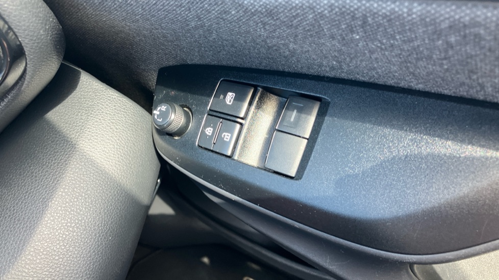 Toyota Yaris 1.5 Hybrid Icon 5dr CVT Hybrid Hatchback - Image 33