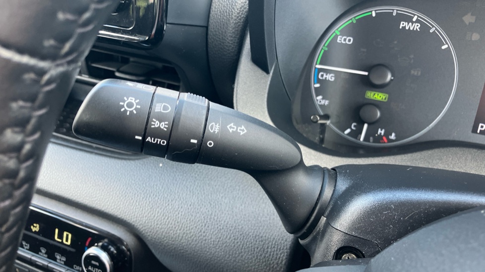 Toyota Yaris 1.5 Hybrid Icon 5dr CVT Hybrid Hatchback - Image 35