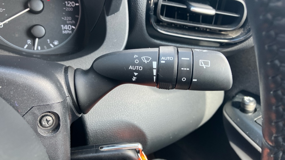 Toyota Yaris 1.5 Hybrid Icon 5dr CVT Hybrid Hatchback - Image 36