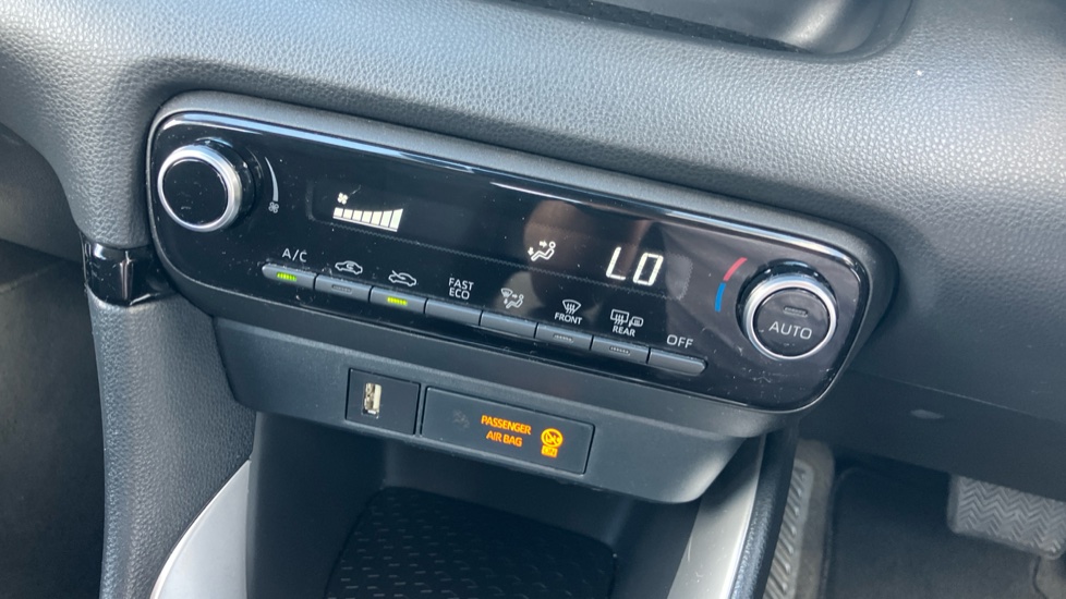 Toyota Yaris 1.5 Hybrid Icon 5dr CVT Hybrid Hatchback - Image 37