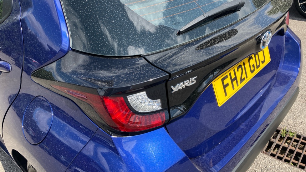 Toyota Yaris 1.5 Hybrid Icon 5dr CVT Hybrid Hatchback - Image 43