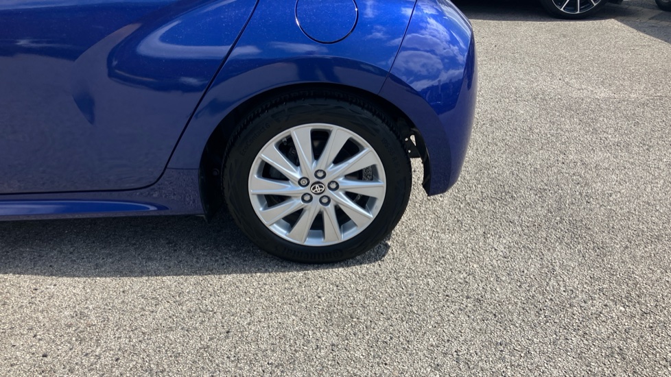 Toyota Yaris 1.5 Hybrid Icon 5dr CVT Hybrid Hatchback - Image 56