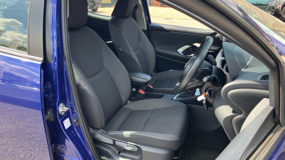 Toyota Yaris 1.5 Hybrid Icon 5dr CVT Hybrid Hatchback - Image 59