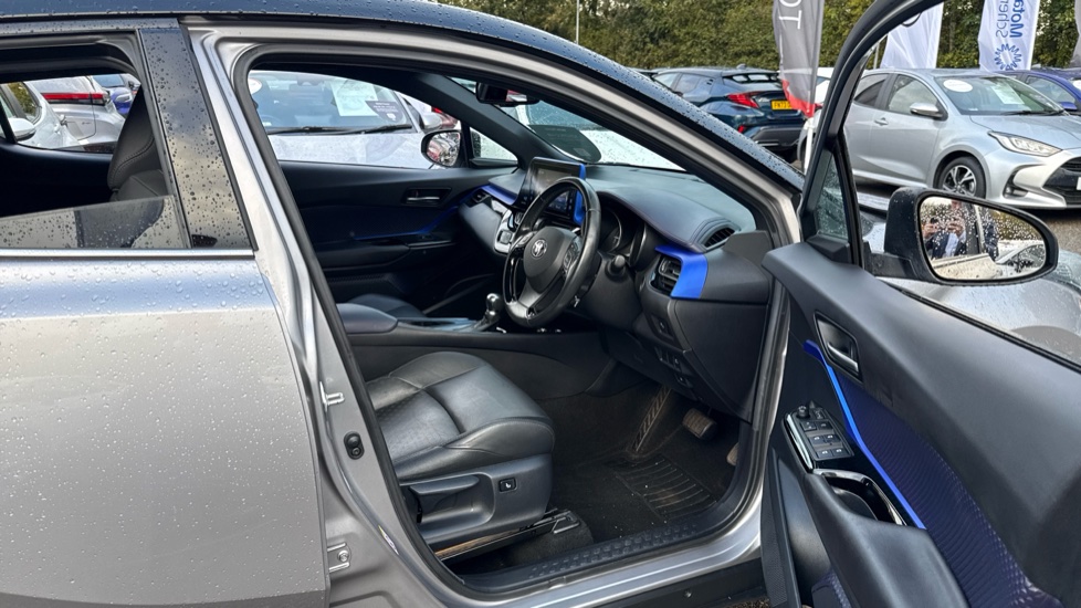 Toyota C-HR 1.8 Hybrid Dynamic 5dr CVT Hybrid Hatchback - Image 12