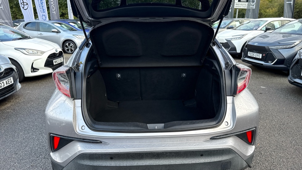 Toyota C-HR 1.8 Hybrid Dynamic 5dr CVT Hybrid Hatchback - Image 13