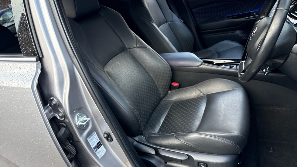 Toyota C-HR 1.8 Hybrid Dynamic 5dr CVT Hybrid Hatchback - Image 17