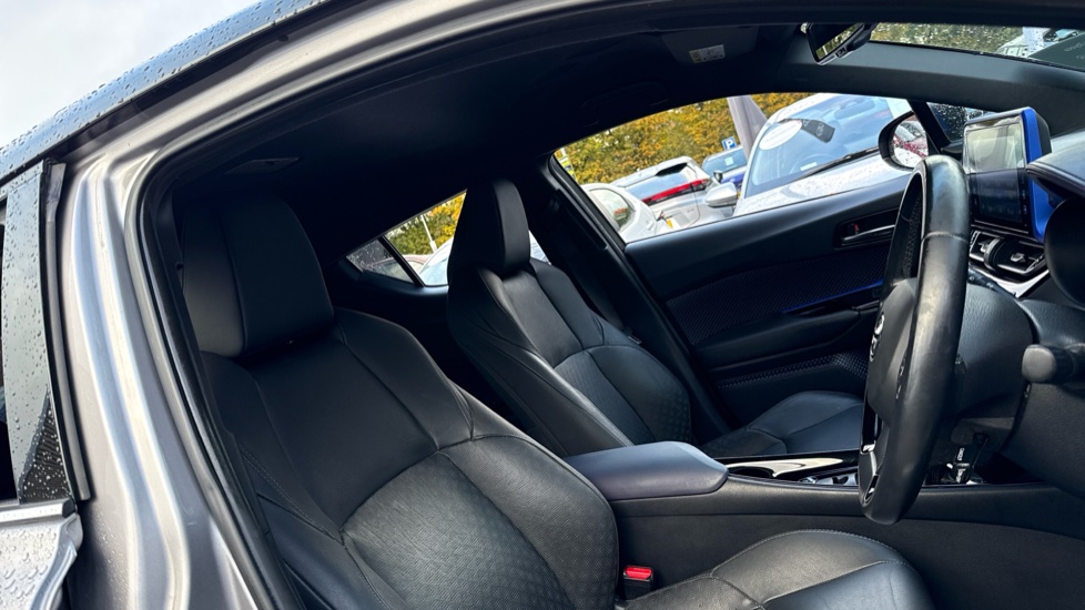 Toyota C-HR 1.8 Hybrid Dynamic 5dr CVT Hybrid Hatchback - Image 19