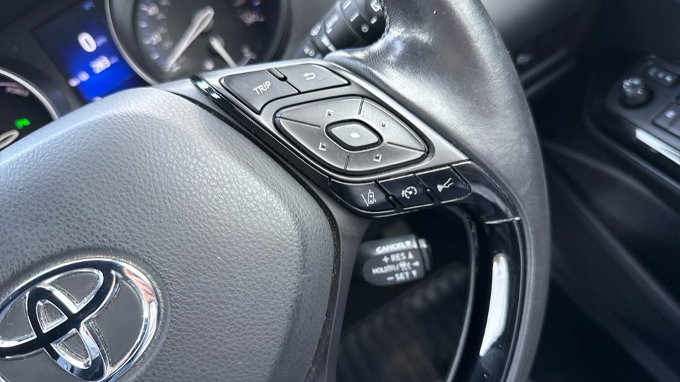 Toyota C-HR 1.8 Hybrid Dynamic 5dr CVT Hybrid Hatchback - Image 32