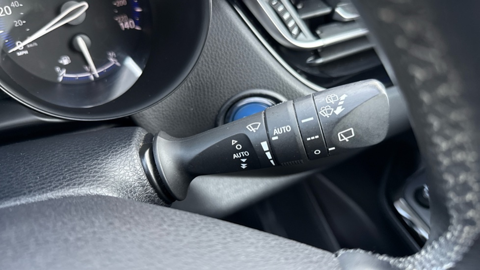 Toyota C-HR 1.8 Hybrid Dynamic 5dr CVT Hybrid Hatchback - Image 37