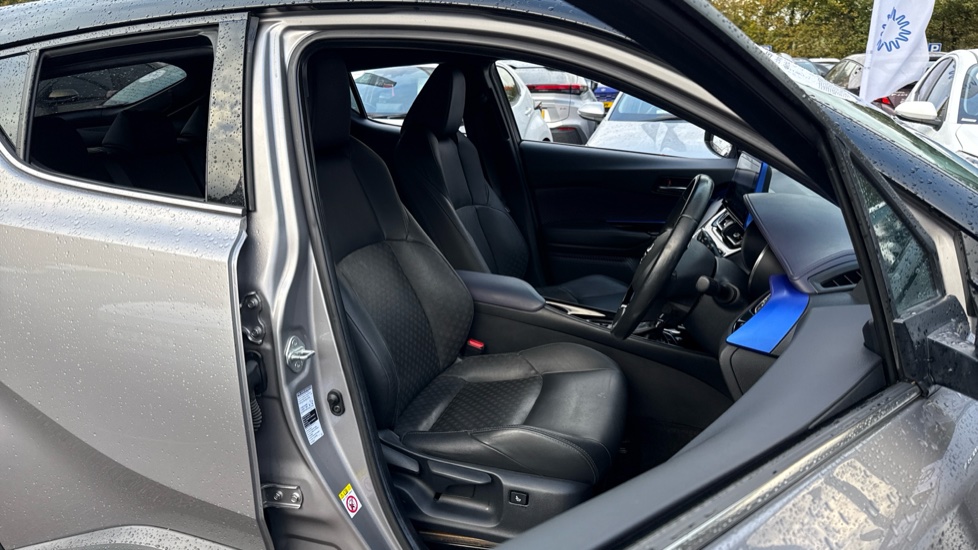 Toyota C-HR 1.8 Hybrid Dynamic 5dr CVT Hybrid Hatchback - Image 60