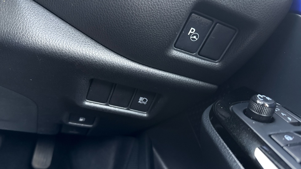 Toyota C-HR 1.8 Hybrid Dynamic 5dr CVT Hybrid Hatchback - Image 66