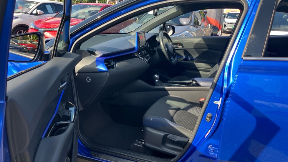 Toyota C-HR 1.8 Hybrid Dynamic 5dr CVT Hybrid Hatchback - Image 5