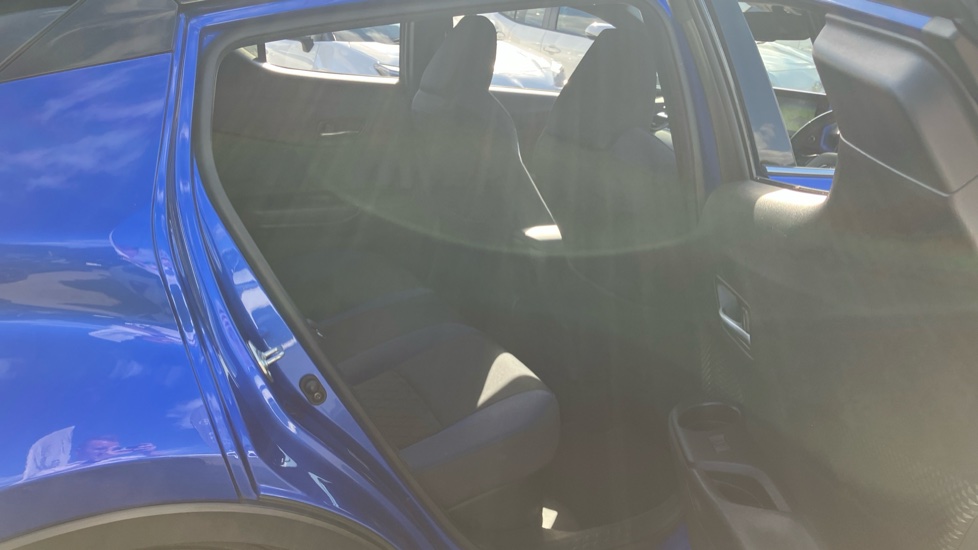 Toyota C-HR 1.8 Hybrid Dynamic 5dr CVT Hybrid Hatchback - Image 8