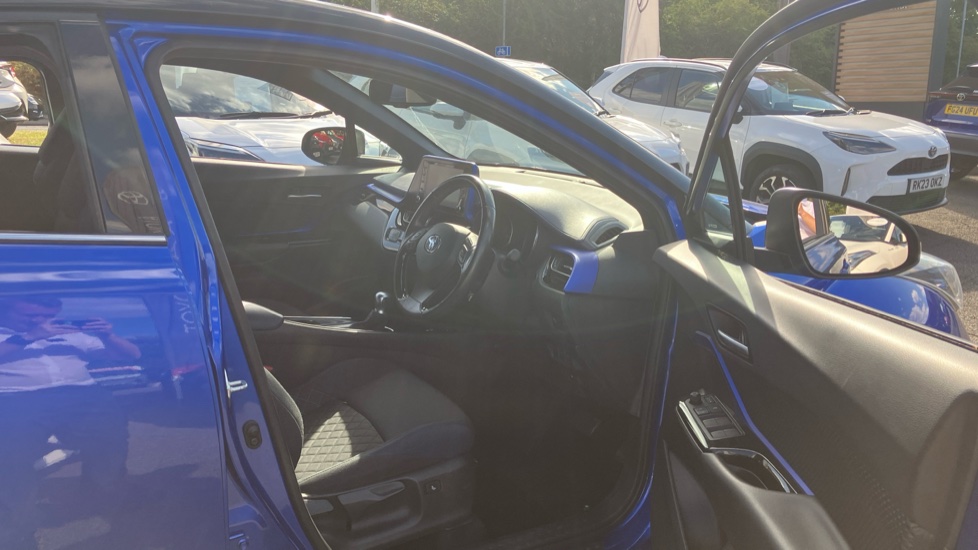 Toyota C-HR 1.8 Hybrid Dynamic 5dr CVT Hybrid Hatchback - Image 12