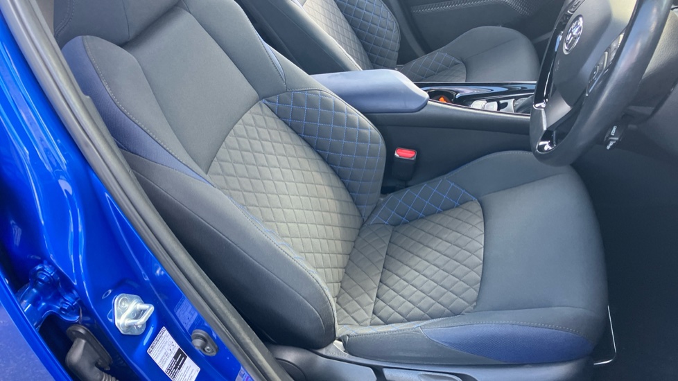 Toyota C-HR 1.8 Hybrid Dynamic 5dr CVT Hybrid Hatchback - Image 17